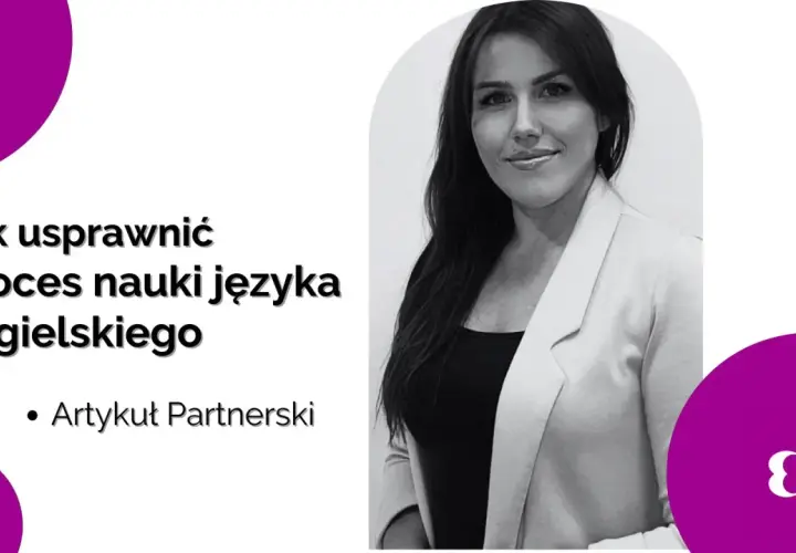 Kobieta w jasnej marynarce uśmiecha się, obok tekst o usprawnieniu **intensywnej nauki angielskiego**.