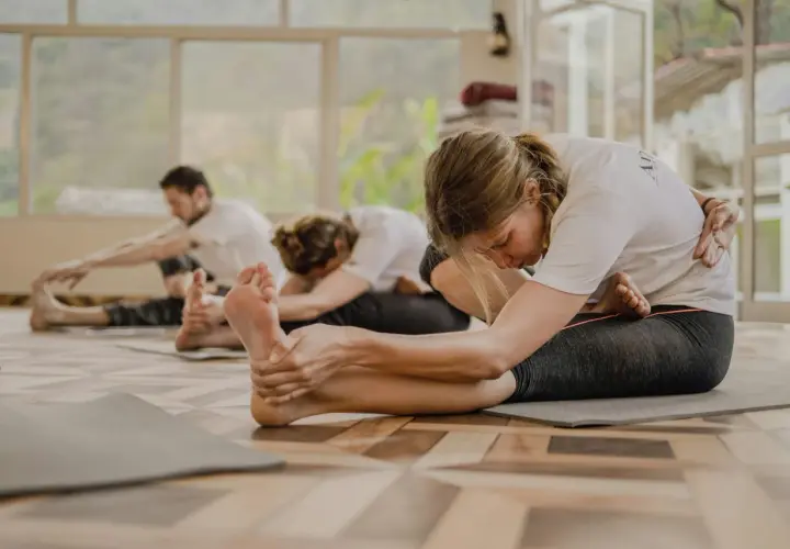 Joga czy Pilates? Która praktyka zmieni Twoje ciało i umysł?