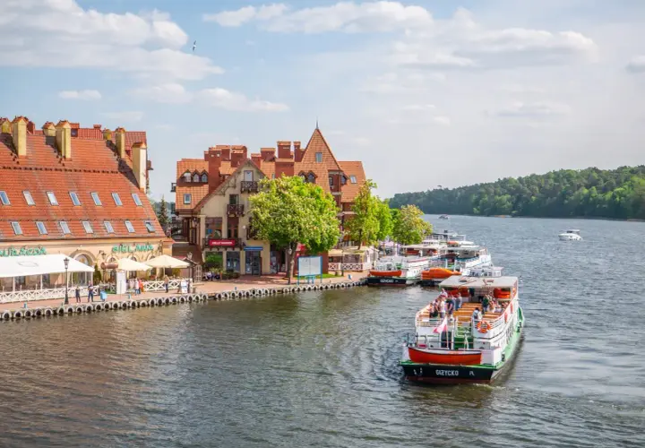 Najciekawsze atrakcje w Mikołajkach Pomorskich, których nie możesz przegapić