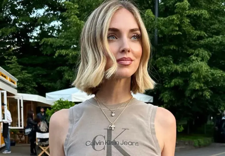 Chica con pelo rubio ondulado corto, ideal para saber si me queda bien el pelo corto.