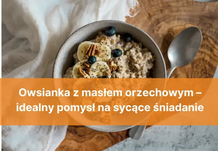 Pyszna owsianka z masłem orzechowym, bananem i borówkami – idealny pomysł na sycące śniadanie.