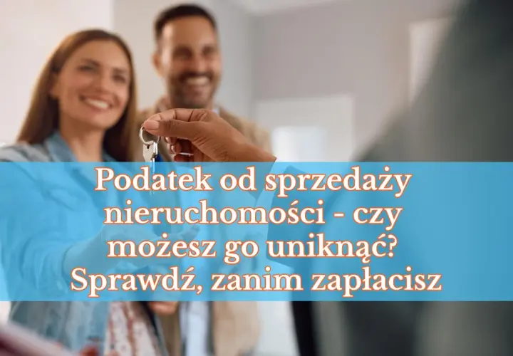 Para przekazuje klucze do nowego mieszkania. Tekst informuje o podatku od sprzedaży nieruchomości i jak go uniknąć.
