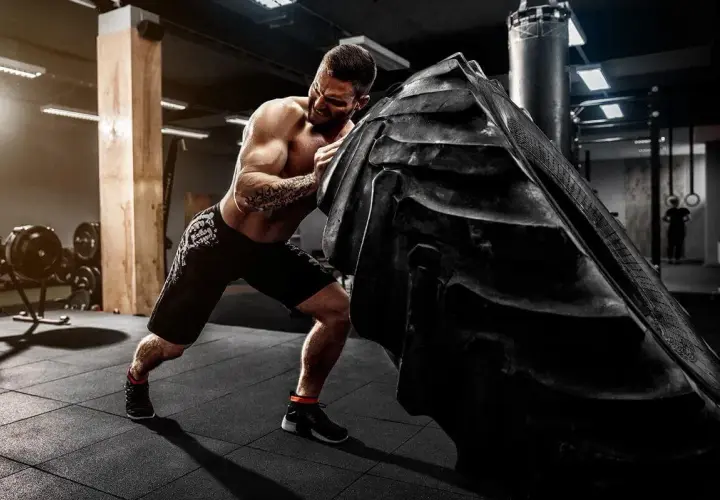 CrossFit czy siłownia? Wybierz mądrze dla maksymalnych efektów!