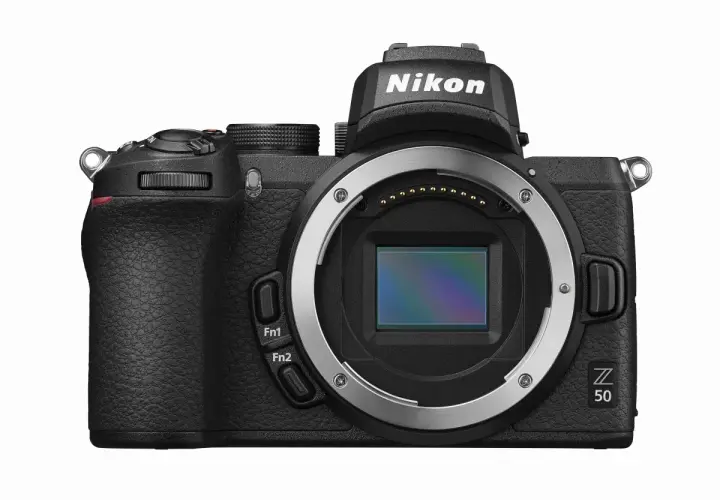 Czarny aparat Nikon Z 50 z widocznym sensorem i mocowaniem obiektywu.