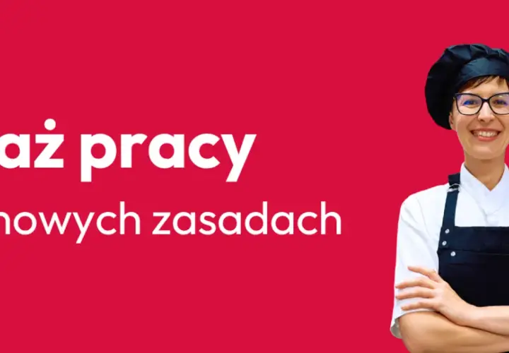 Uśmiechnięta kucharka w fartuchu i czepku. Czy działalność gospodarcza wlicza się do stażu pracy? Dowiedz się więcej o stażu na nowych zasadach.