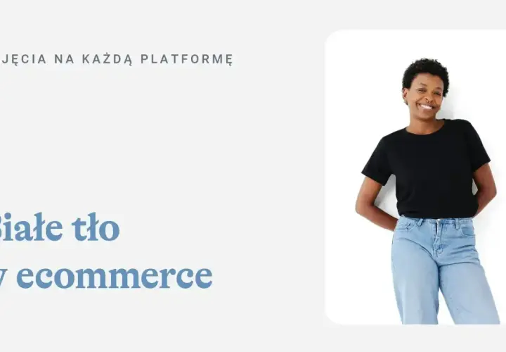 Uśmiechnięta kobieta w czarnej koszulce i jeansach na białym tle. Zdjęcia na każdą platformę, białe tło w ecommerce.