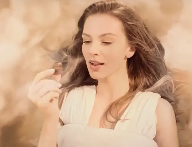 Kto śpiewa w reklamie Kinder Bueno? Odkryj tajemniczy utwór!