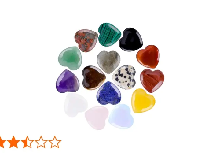 Bunte Herzsteine in verschiedenen Farben und Mustern, die die Bedeutung von Liebe und Heilung symbolisieren.