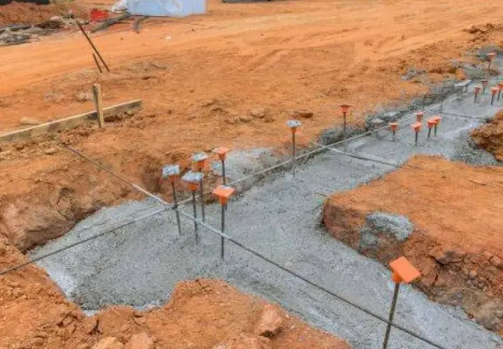 Jaki fundament pod ogrodzenie wybrać, aby uniknąć problemów?