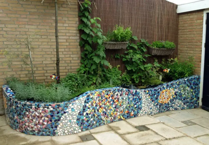 Jak wykorzystać stare kafelki w ogrodzie? DIY i trwałe efekty!