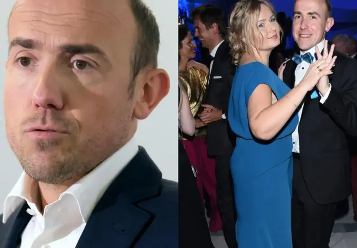 Borys Budka i kobieta w niebieskiej sukience tańczą na imprezie.