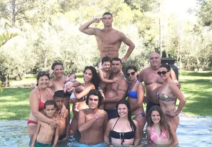 Cristiano Ronaldo dzieci wiek – ile mają lat jego pociechy?