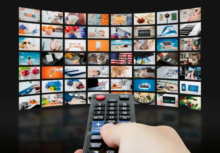 Jaka telewizja w bloku? 4 opcje, koszty i wybór