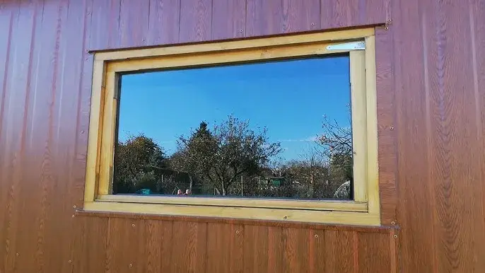 Jak zrobić bezpieczne okno do domku dla dzieci? Poradnik DIY