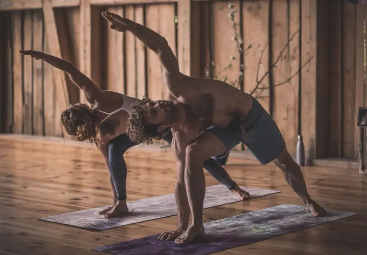 Ashtanga joga co to? Poznaj tajniki tej dynamicznej praktyki jogi