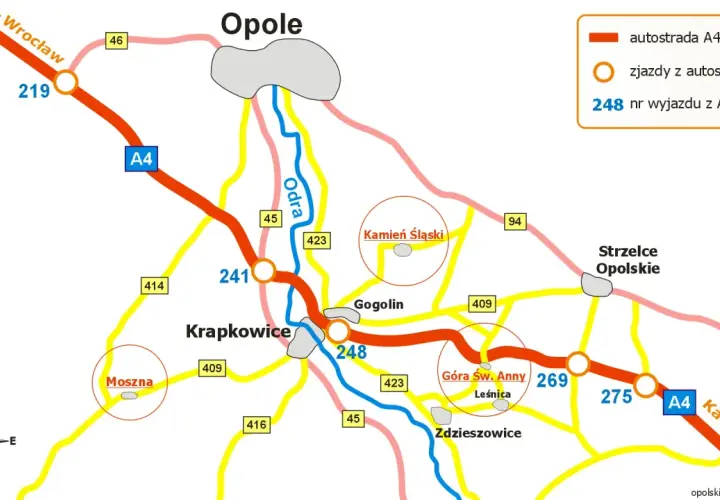 Mapa pokazuje autostradę A4 i drogi dojazdowe. Zamek Moszna znajduje się w pobliżu drogi 409, niedaleko Krapkowic.