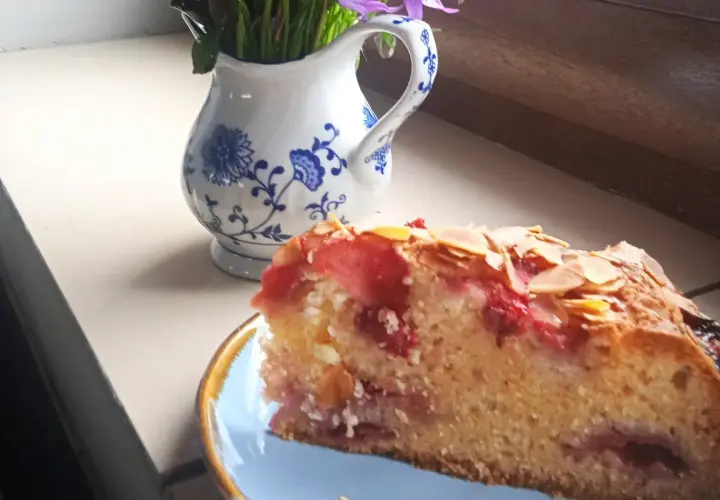 Bezglutenowe ciasto z truskawkami: Prosty przepis, który zawsze się uda
