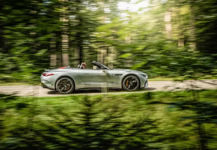 Mercedes-AMG SL 63 (R232): V8 vs 911. Który roadster wybrać?