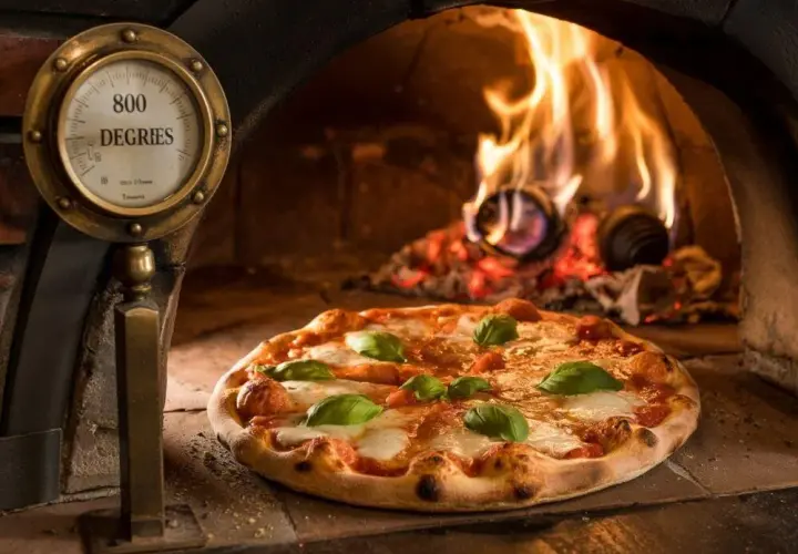 Jak długo piec pizzę? Idealna temperatura i chrupkość poradnik