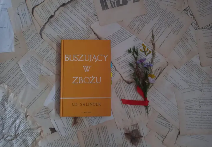 Recenzja książki buszujący w zbożu: odkryj ukryte znaczenia i emocje
