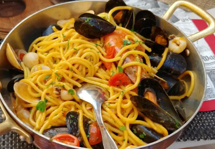 Gdzie zjeść w Riva del Garda? Odkryj najlepsze restauracje i smaki