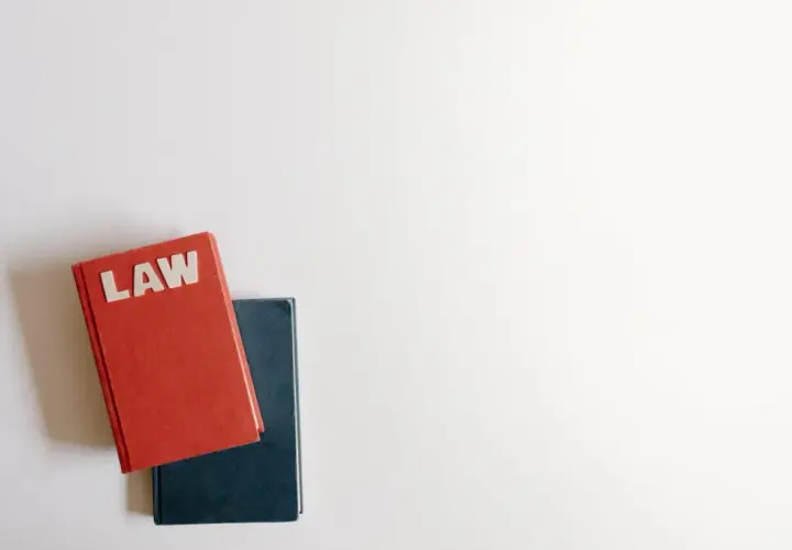 Co robi prawnik? Poznaj zawody i kiedy jego pomoc jest kluczowa