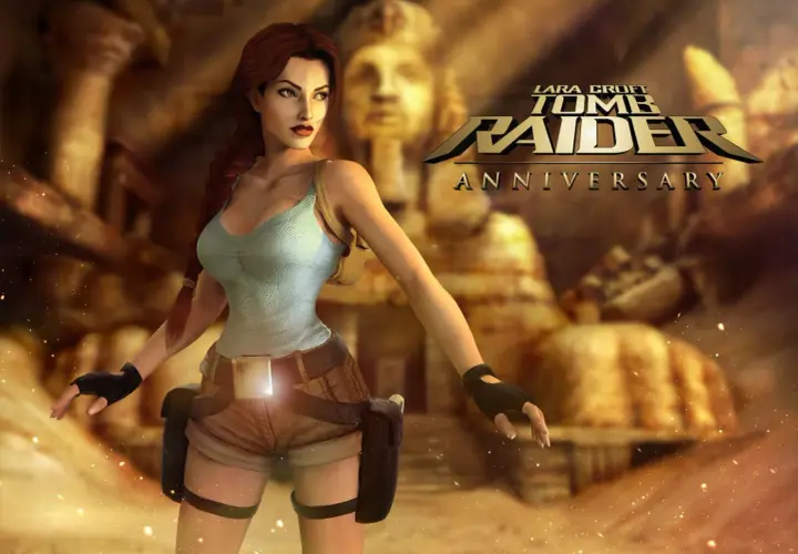 Lara Croft w skąpym stroju, gotowa na przygodę w "Tomb Raider Anniversary spolszczenie". W tle piramidy i Sfinks.