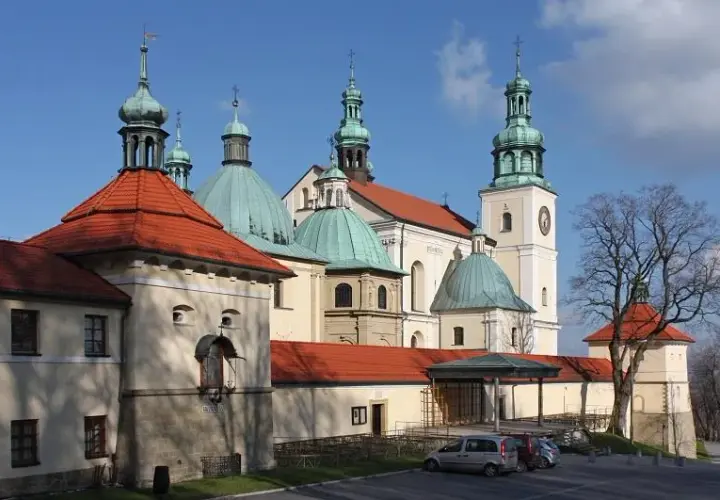 Gdzie leży Kalwaria Zebrzydowska? Odkryj jej lokalizację i atrakcje