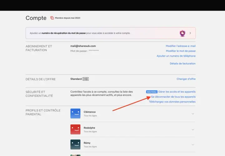 Ekran konta Netflix z opcją "Wyloguj się ze wszystkich urządzeń".