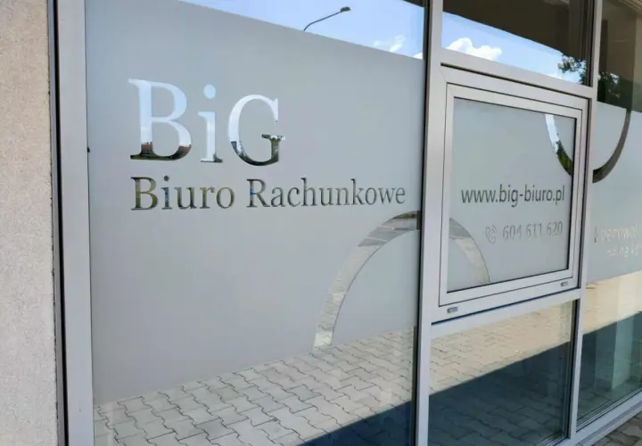 Logo "BiG Biuro Rachunkowe" na witrynie z adresem www i numerem telefonu.