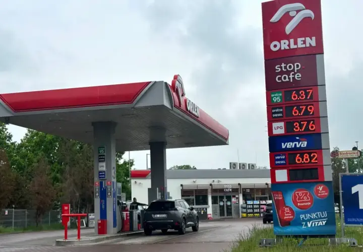 Cena LPG na Orlenie to 3,76 zł. Na tablicy widać też ceny benzyny i diesla.