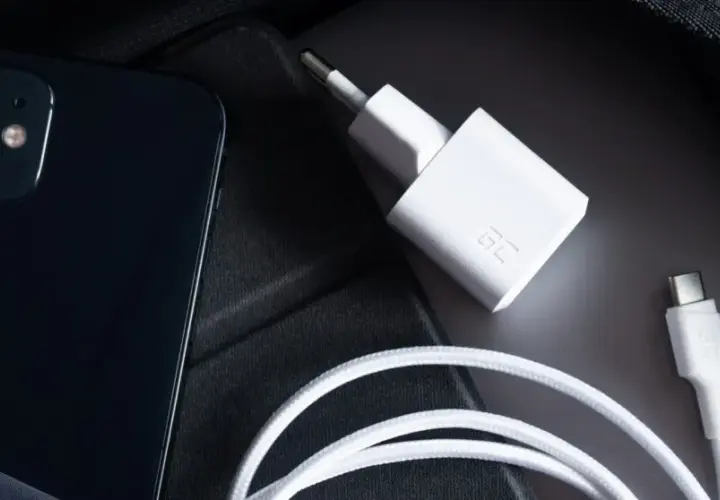 Moc ładowarki iPhone: Ile watów dla szybkiego i bezpiecznego ładowania?