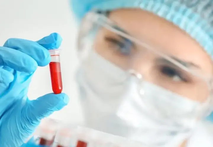 Laboratorium mikrobiologiczne: Czym się zajmuje i jak chroni Cię?