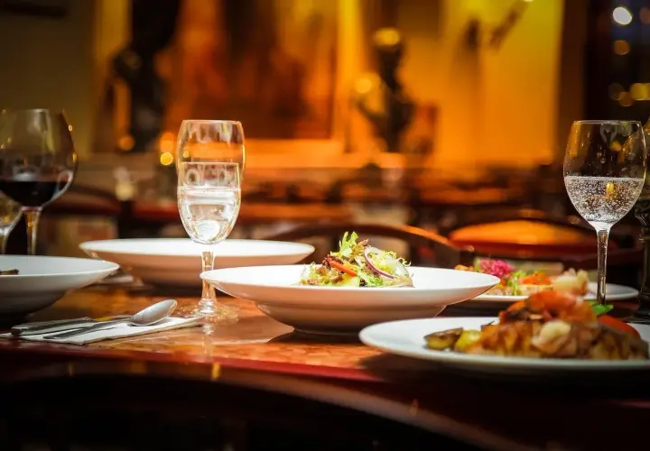 Gdzie zjeść w Gnieźnie? Odkryj najlepsze restauracje i smaki