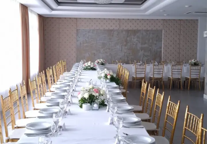 Komunia w restauracji: Ile trwa i jak zaplanować idealny czas?