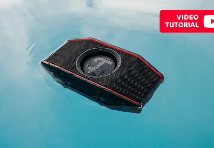 Głośnik z certyfikatem IPX5 unosi się na wodzie, gotowy na letnie imprezy. Wideo tutorial dostępny.