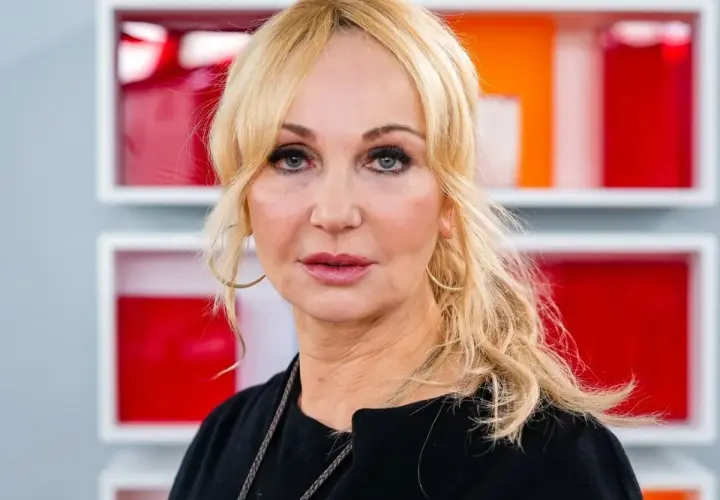 Portret Heleny Deeds. Jej wiek nie przeszkadza jej w byciu stylową i pewną siebie.