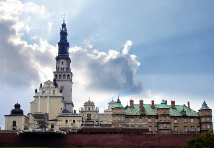 Gdzie jest jasna góra? Odkryj jej lokalizację i historię w Częstochowie