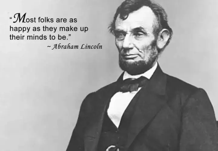 Ritratto di Abraham Lincoln con la citazione "Most folks are as happy as they make up their minds to be." - frasi sull'arte in inglese.