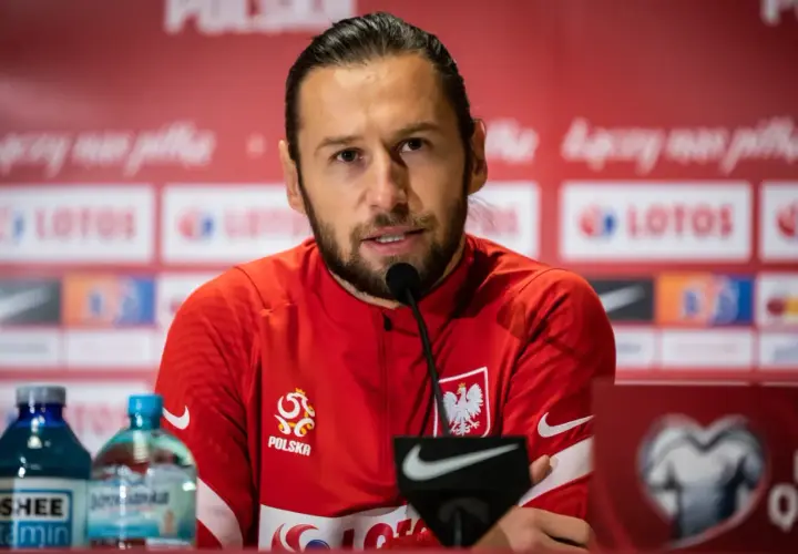 Grzegorz Krychowiak, reprezentant Polski, podczas konferencji prasowej. Gdzie gra teraz? W klubie Al-Shabab.