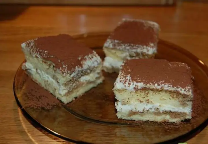 Imprezowe tiramisu na biszkopcie - przepis na dużą blachę dla gości