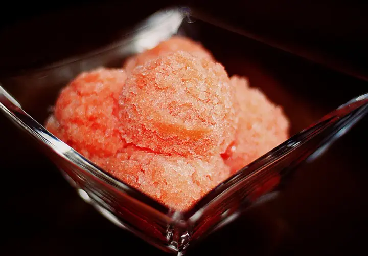 Jak zrobić sorbet arbuzowy? Prosty przepis bez maszynki!