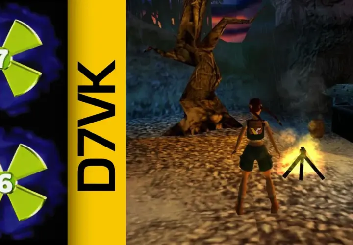 Lara Croft przy ognisku, obok napis D7VK. W tle deszcz i jaskinia.