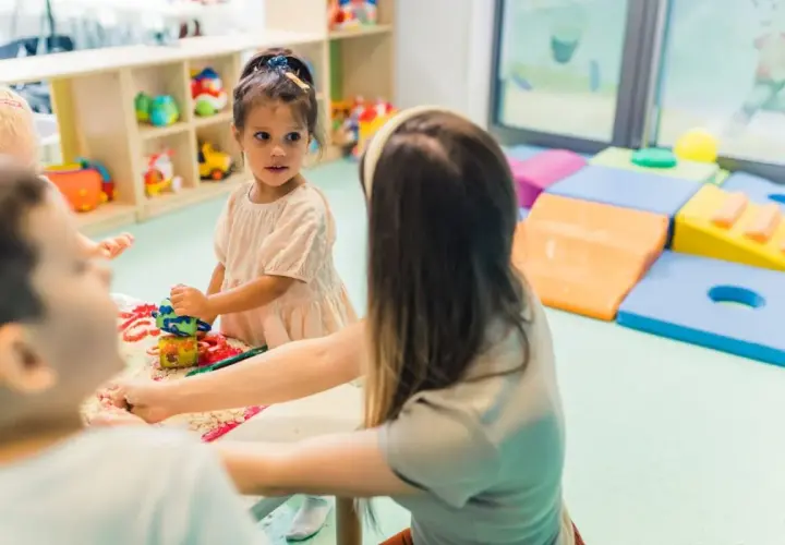 Na ile godzin 3 latek do przedszkola? Odkryj najlepsze rozwiązania