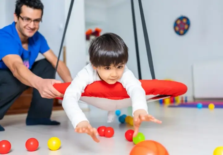 Terapia sensoryczna dla kogo? Odkryj, kto naprawdę może skorzystać