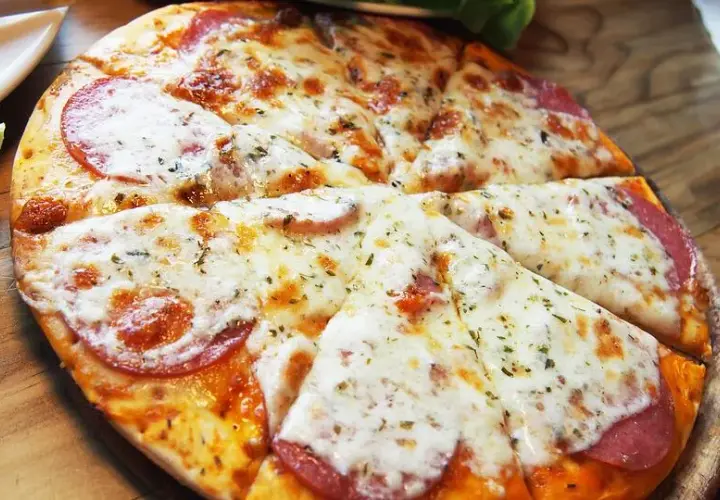 Jaki ser na pizzę: najlepsze opcje, które zmienią Twój smak