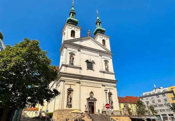 Kto założył kościół? Odkryj nieznane fakty o jego początkach
