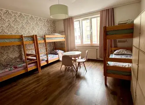 Hotel czy hostel? Wybierz idealny nocleg: cena, prywatność, atmosfera