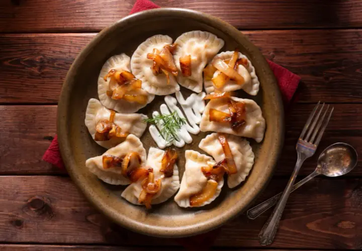 Zarobki w pierogarni: poznaj realne zyski z własnego biznesu gastronomicznego
