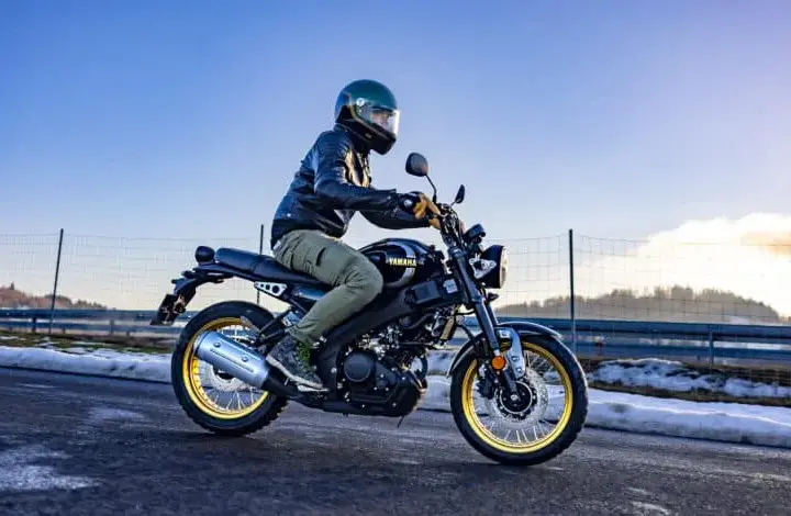 Wysokie kary za jazdę motorowerem bez uprawnień: konsekwencje i mandaty